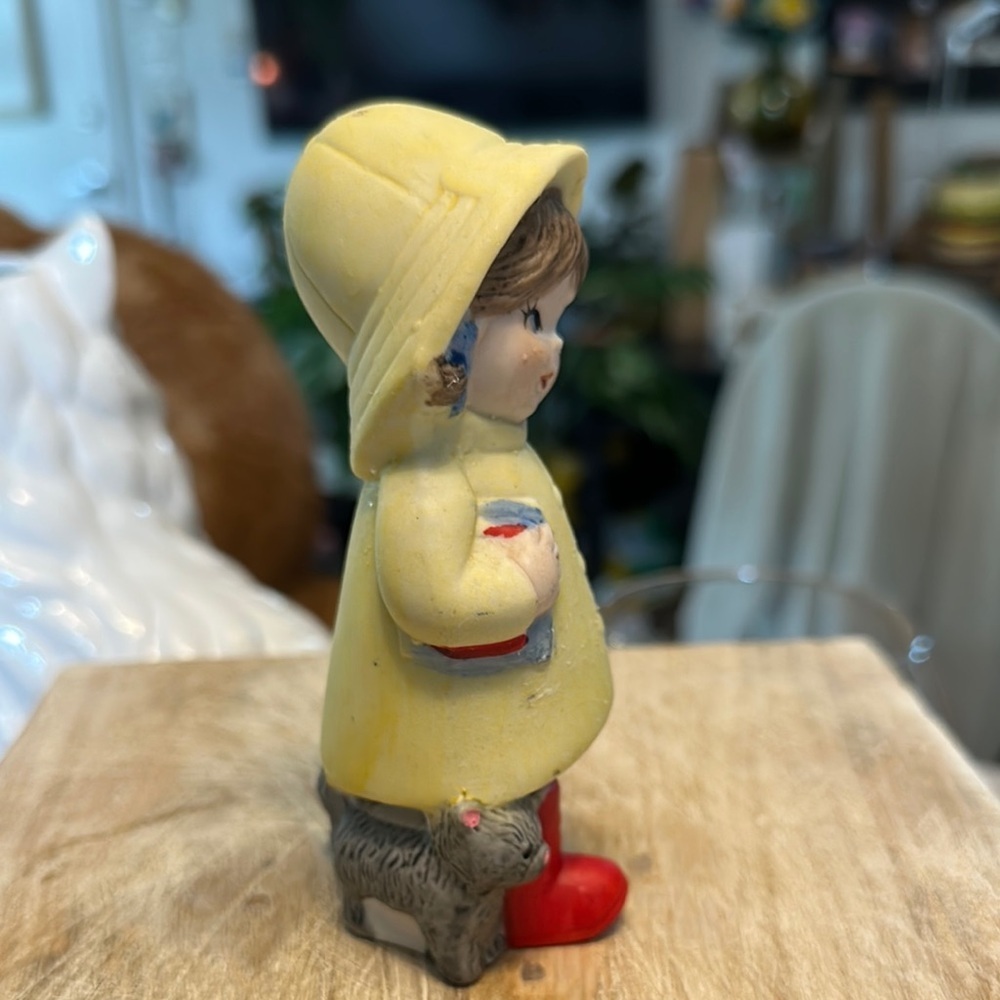 VINTAGE | Charming Yellow Raincoat Figurine with Red Boots Pomander - Picture 4 of 10